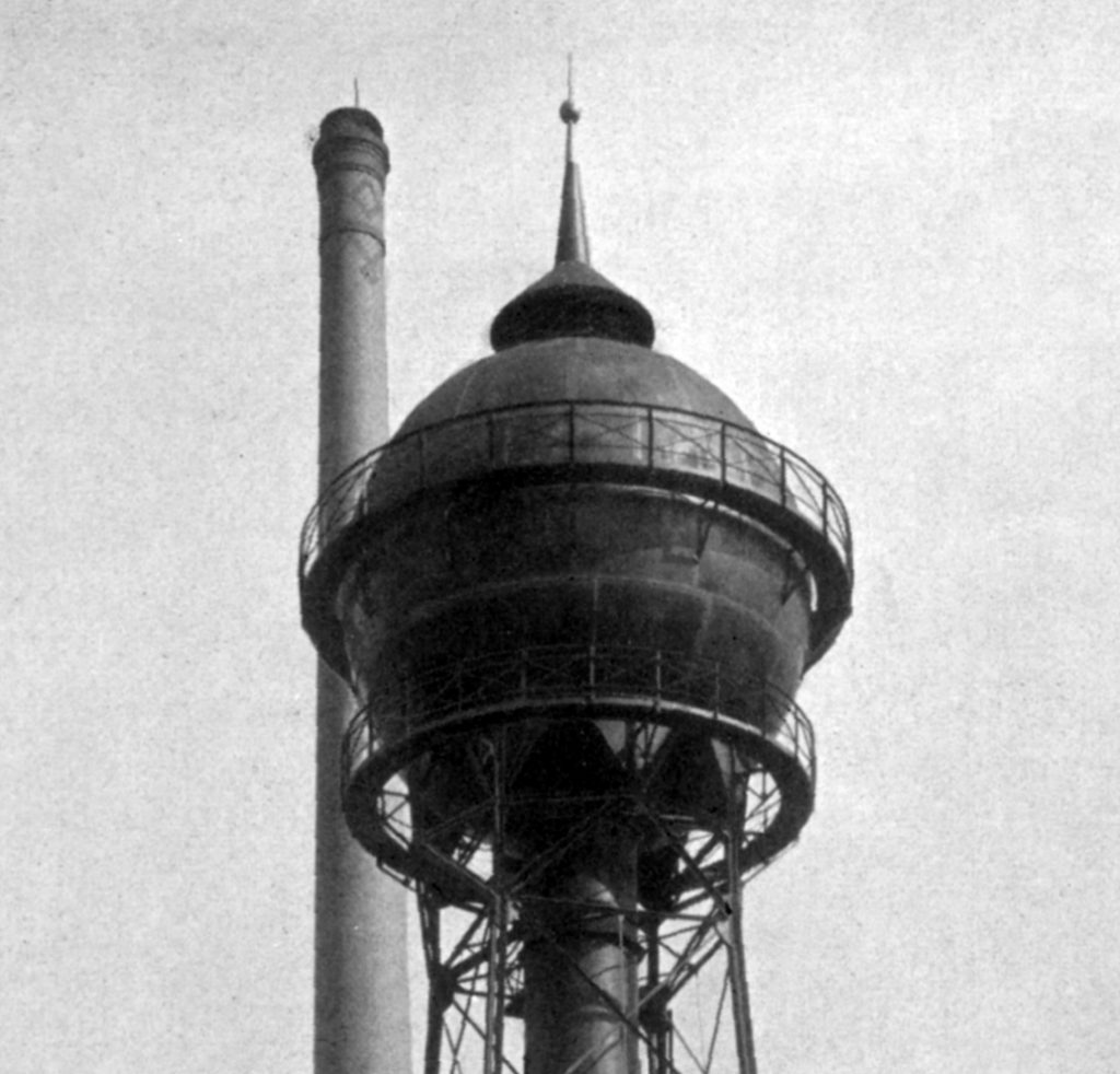 Bahnwasserturm mit Klönne-Behälter am ehemaligen Rangierbahnhof in Berlin-Kreuzberg